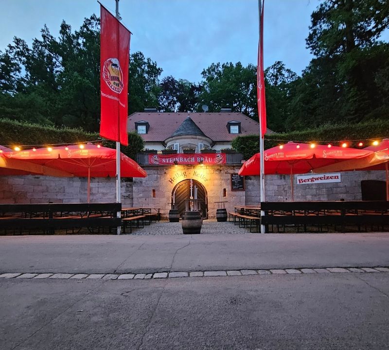 Helbig-Keller mitten auf der Erlanger Bergkirchweih.