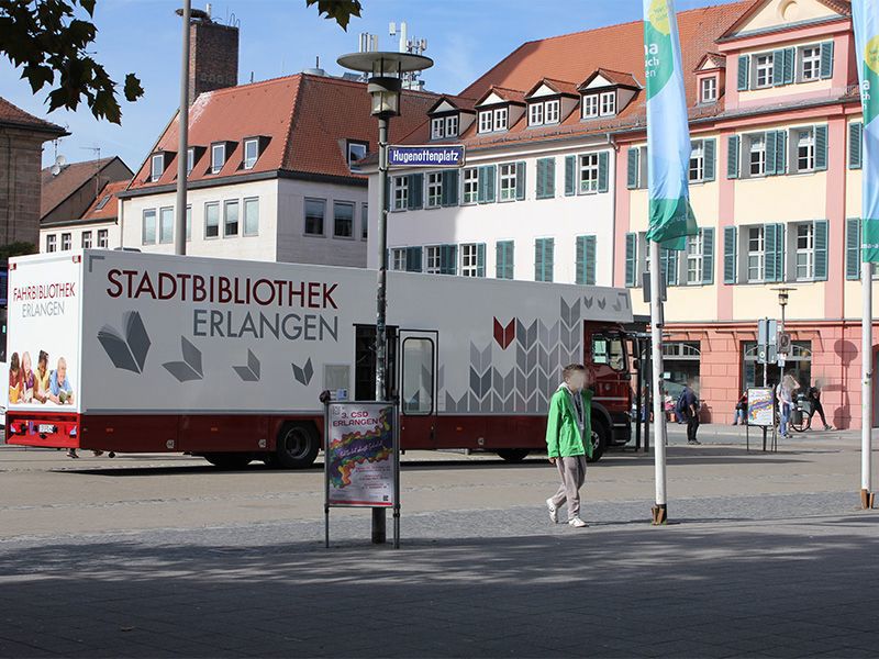 Bücherbus am Hugenottenplatz 