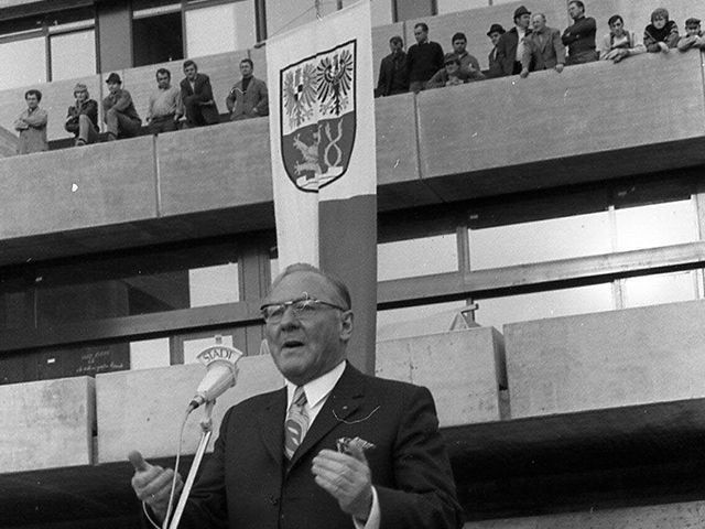 OB Heinrich Lades auf einem schwarz weiß Foto 1971
