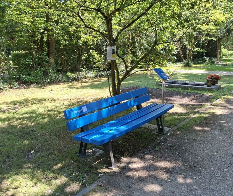 Blaue Sitzbank