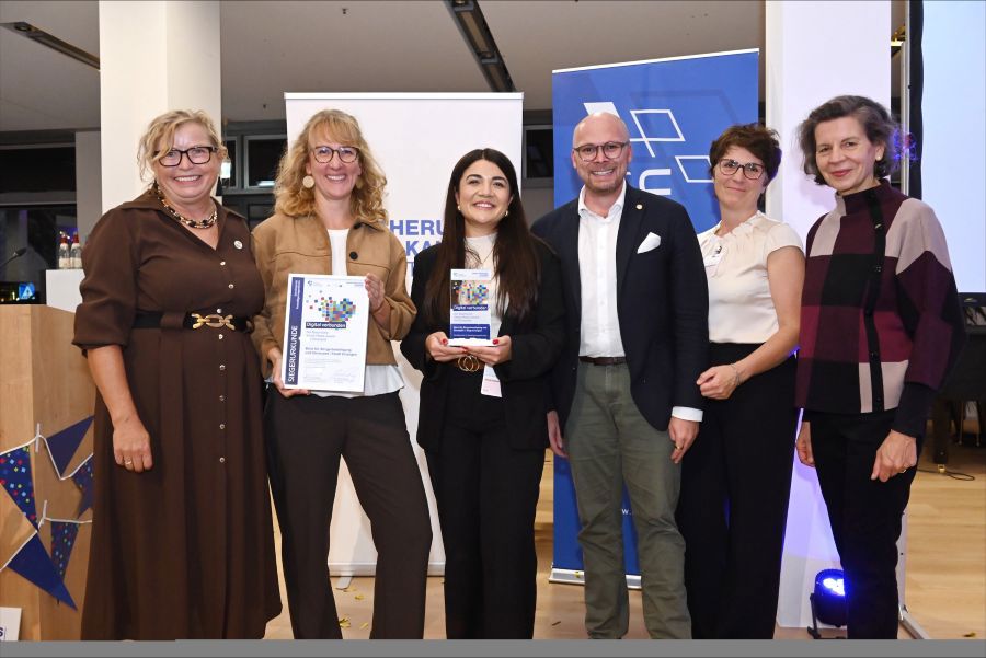 Ein Gruppenfoto. 