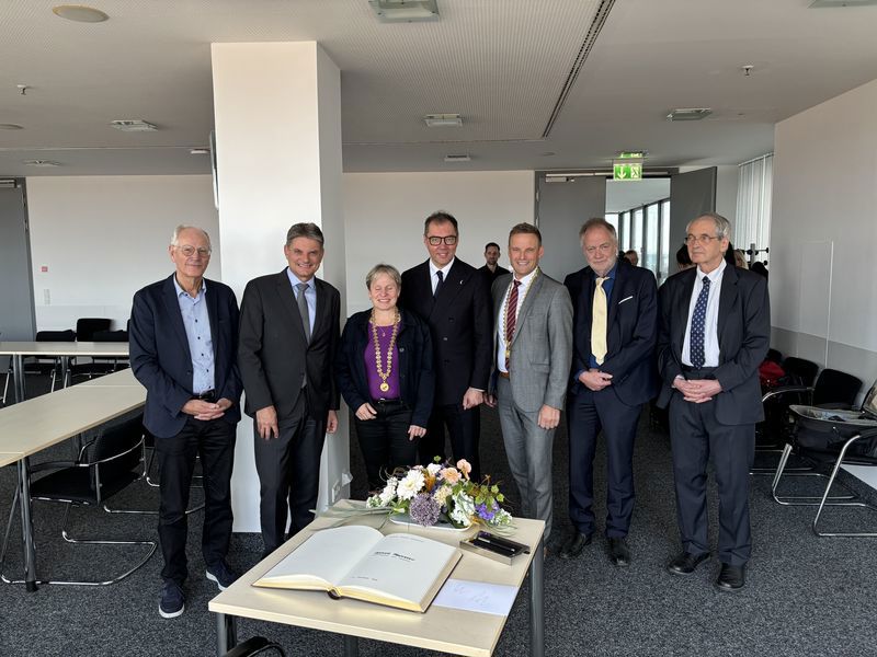 Ein Gruppenfoto. 
