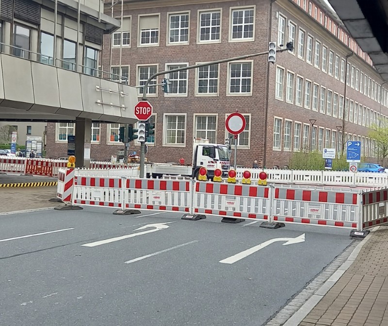 Eine gesperrte Straße. 