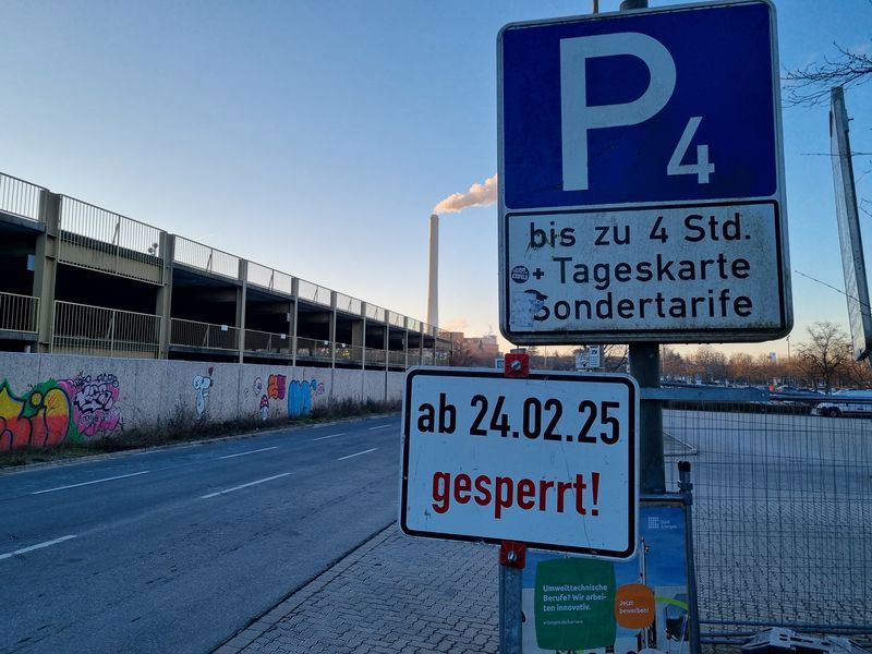 Hinweisschild Sperrung ab 24. Februar 