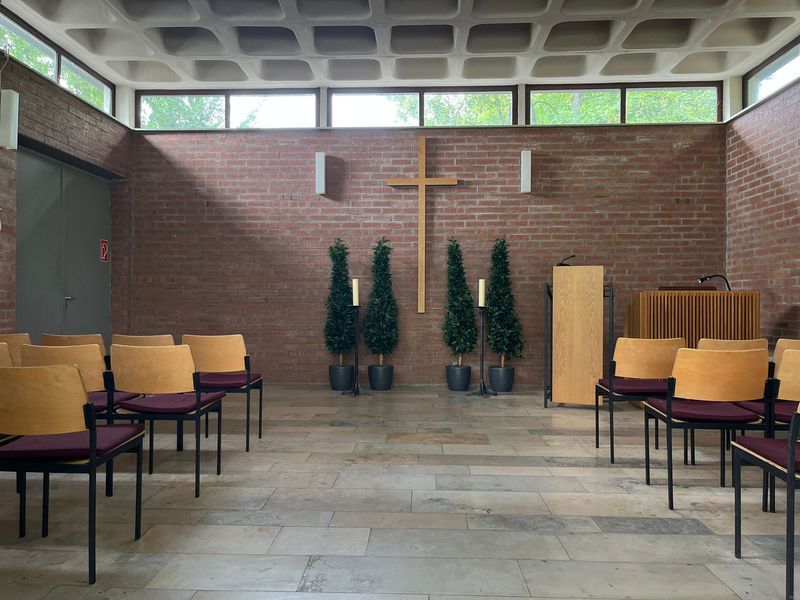 Aussegnungshalle innen Neuer Friedhof Frauenaurach