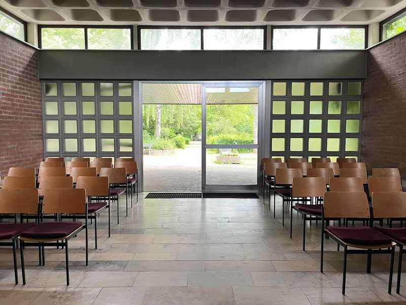 Aussegnungshalle innen Neuer Friedhof Frauenaurach