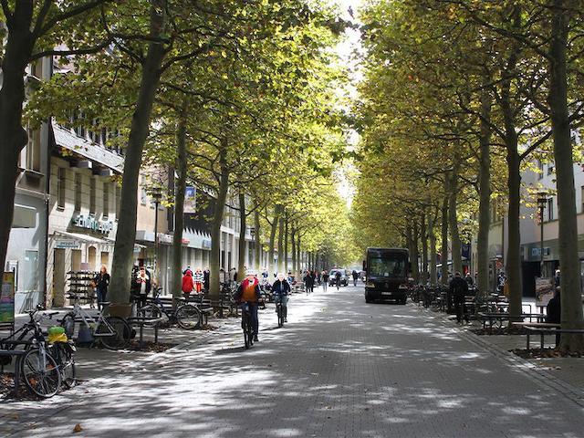 Nürnberger Straße with pedestrians and cyclists
