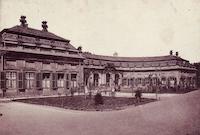 Die Orangerie um 1890 als schwarz weiß Foto.