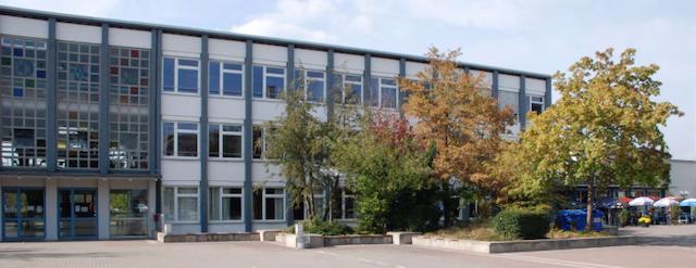 Berufsoberschule Erlangen Außenansicht des Gebäudes.