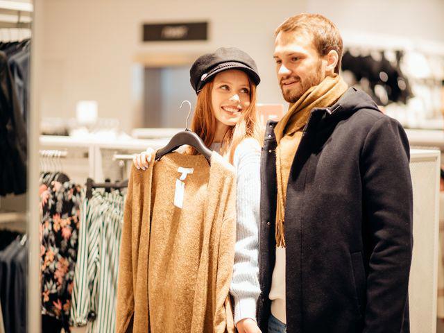 Shopping couple