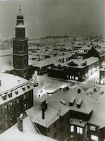 Blick auf den verschneiten Hugenottenplatz 